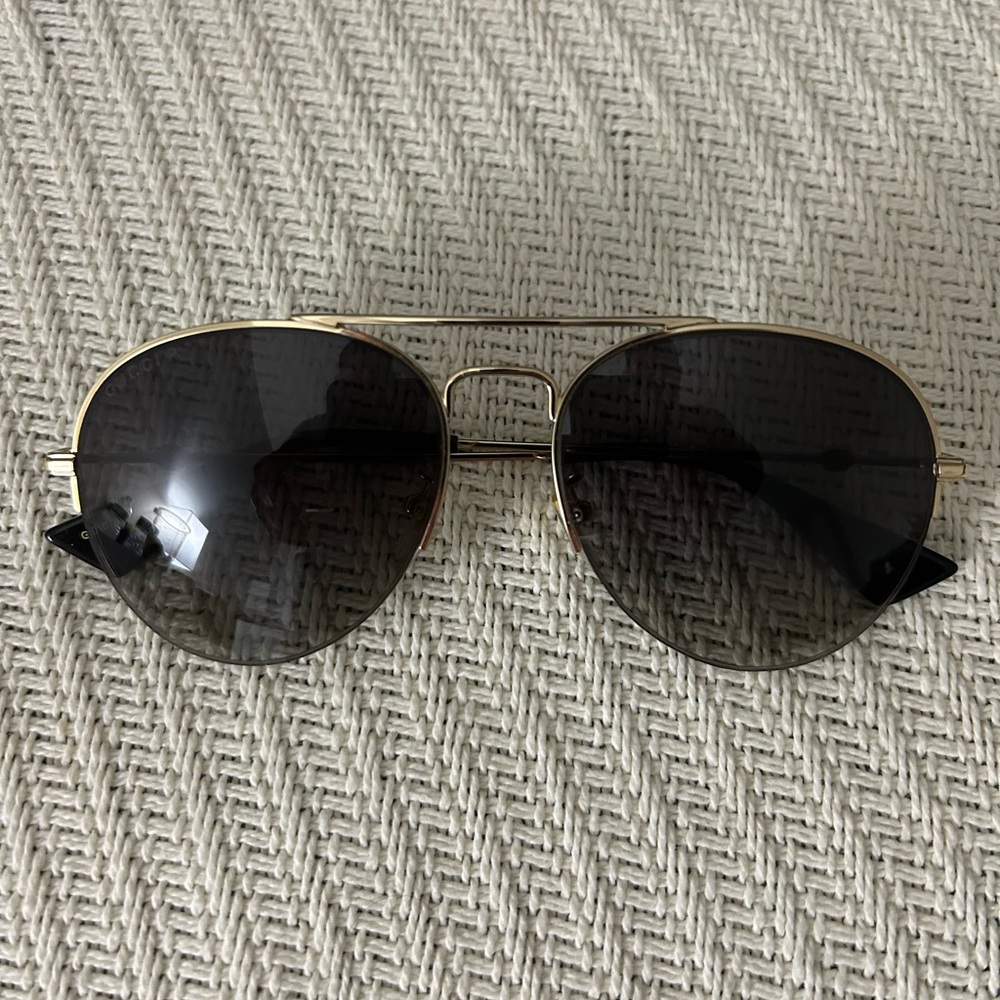 Gucci aviators “P” (polarized) GG0107S sunglasses. Slight cloth marks on lenses